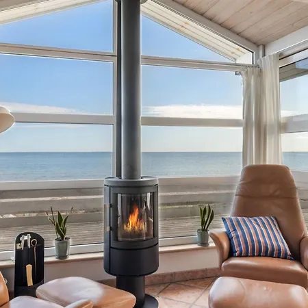 Amila - 10m From The Sea By Interhome